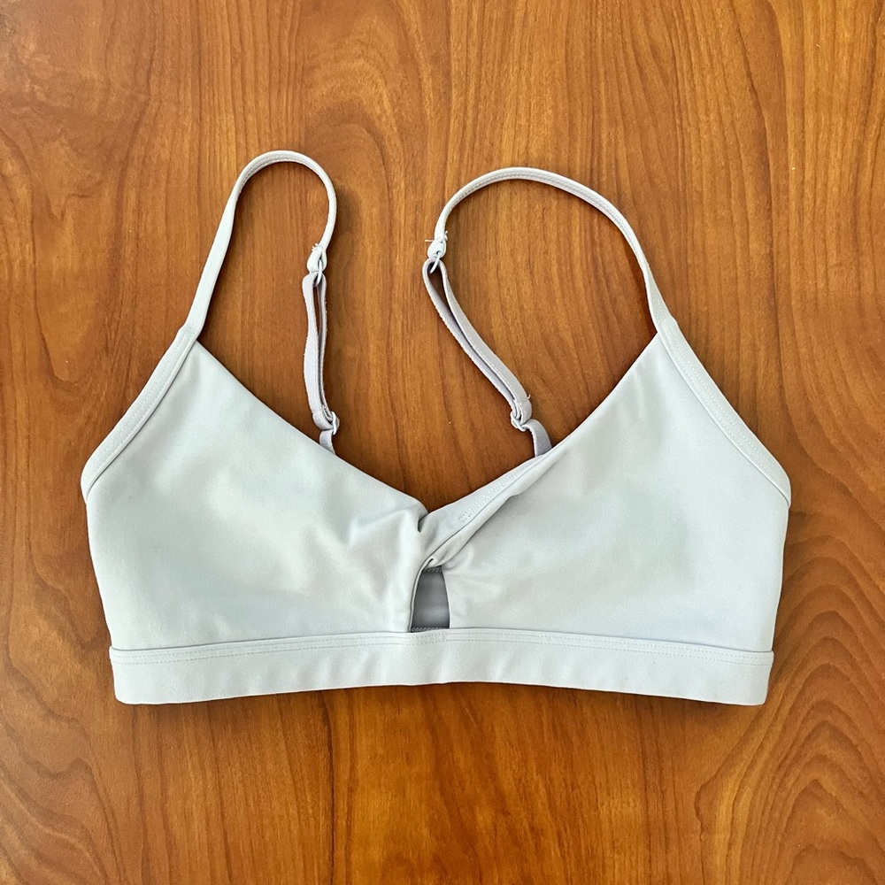 Lorna Jane twist sports bra Sz. S lavender